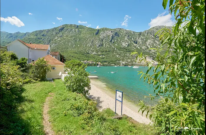 Haus, 1 Zimmer, 55 m² mit 610 m² Grundstück in Kostanjica